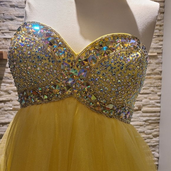 Tony Bowls Strapless Chrystal Cocktail Dress. - Picture 2 of 7